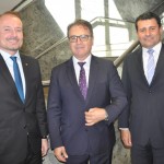 Vinicius Lummertz, presidente da Embratur, entre Gabriel Ribeiro, deputado estadual de Santa Catrina, e Tufi Michreff, da Embratur Vinicius Lummertz, presidente da Embratur, entre Gabriel Ribeiro, deputado estadual de Santa Catrina, e Tufi Michreff, da Embratur