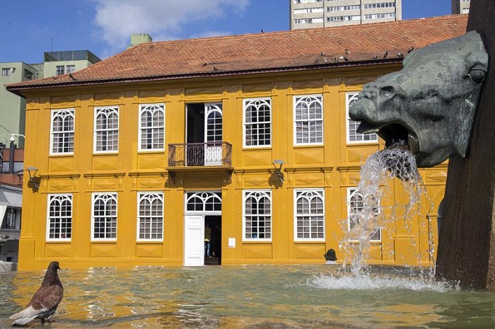 Curitiba Turismo tem nova sede em prédio histórico 1 A abertura da nova sede teve a presença de diversos secretários do governo curitibano (Foto: Divulgação)