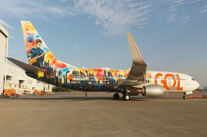 Avião da Gol ganha arte inspirada em músicas do Rock in Rio ilustração traduz o clima do festival