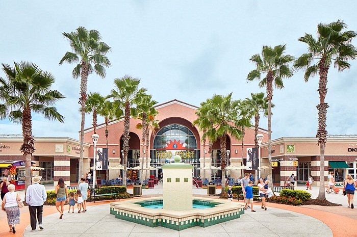 Outlets de Orlando tem novidades em serviço de transfer Os outlets de Orlando são procurados por milhares de turistas que aproveitam a estadia na Flórida para fazerem compras (Foto: Divulgação)