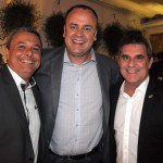 Cesar Nunes, da Atrio Hotéis, entre Leonardo Ortega e Mario Antonio, do Grupo Trend