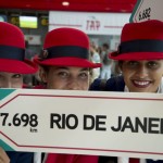 Comissárias recepcionaram os passageiros do voo para o Rio de Janeiro