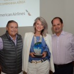 Cátia Frias, da American Airlines recebe o prêmio