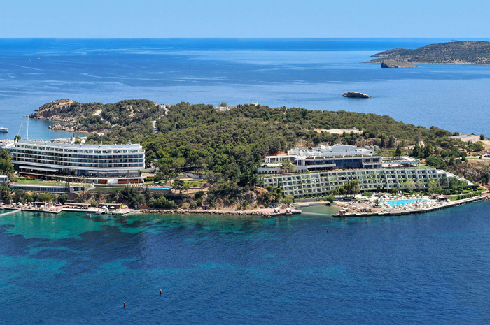 Four Seasons inaugura hotéis em destinos cobiçados; veja quais Four Seasons Astir Palace Hotel Athens