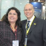 Milagros Ochoa, do Perú, com Lawrence Reinisch, da Promovisão