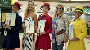 De volta aos anos 70: veja como foi o voo retrô da TAP Passeiros receberam diploma de viajantes no tempo
