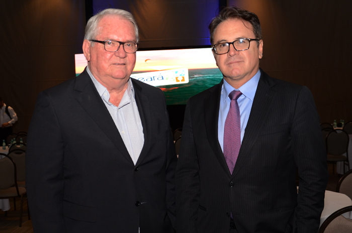 Veja fotos da 5ª etapa do Roadshow M&E que acontece em Brasília-DF 1 Roy Taylor, do M&E, e Vinicius Lummertz, presidente da Embratur