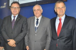 Vinicius Lummertz, presidente da Embratur, Dilson Jatahy, presidente da ABIH Nacional, e Claudio Del Bianco, da Del Bianco