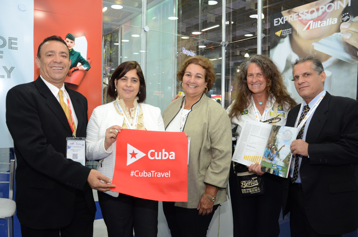 Cuba: turismo não foi impactado pela passagem do furacão Irma 1 Roberto Silva, da Sanchat, Niurka Martinez, Barbara Cruz e Mariano Fernandez, de Cuba, com Mari Masgrau, do M&E