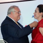 Adriana Cavalcanti recebeu a medalha da Ordem Nacional da França