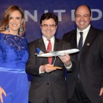 Alex Savic e Lucimar Reis, da United Airlines, e Ricardo Zuniga, cônsul-geral dos Estados Unidos Alex Savic e Lucimar Reis, da United Airlines, e Ricardo Zuniga, cônsul-geral dos Estados Unidos