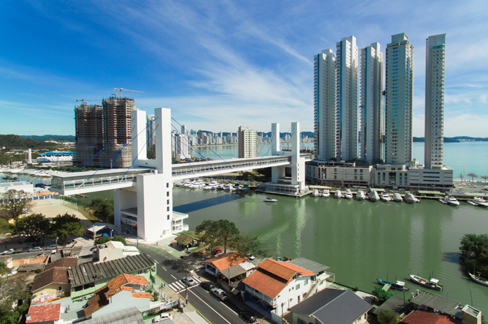 Setor do turismo prevê alta no movimento de outubro deste ano em Balneário Camboriú (Crédito Power produtora)