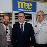 Guilherme Paulus, da GJP, Vinicius Lummertz, presidente da Embratur, Roy Taylor, do M&E