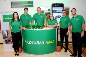 Gustavo Souza, gerente nacional de Marketing, com a equipe Localiza em Porto Alegre