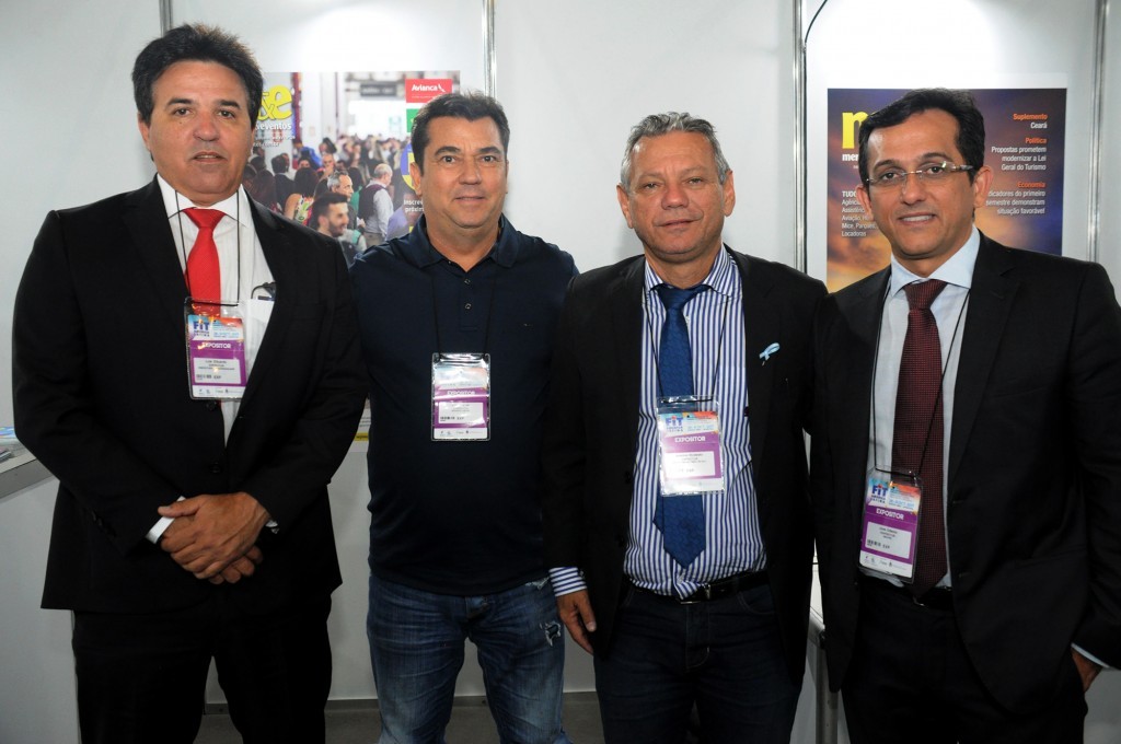 Luis Eduardo, prefeito de Maxaranguape, Ruy Gaspar, secretário de Turismo do RN, Antonio Modesto, prefeito de Tibau do Sul, e José Odécio, presidentre da ABIH-RN