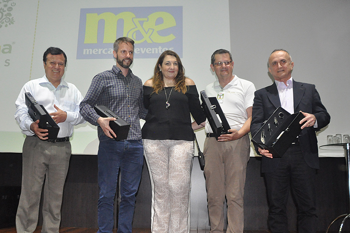 Braztoa debate desenvolvimento sustentável no turismo Magda homenageia Itaipu Binacional