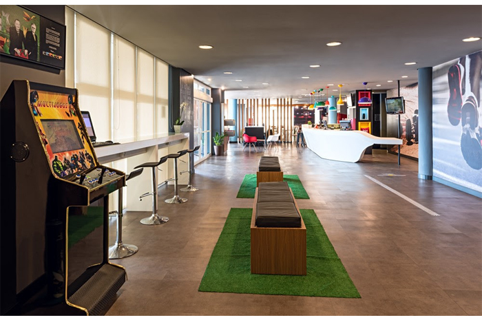 Hotéis ibis abrem as portas para quem quiser fazer do hotel o seu escritório 1 Lobby do ibis São Paulo Interlagos