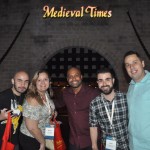 Gleison Vieira, Brunna Soares, Mauricio Jesus, Ruan Ferreira e Rodrigo Almeida, da Flytour Viagens no Medieval Times