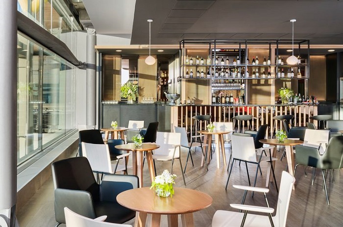 Iberia reforma e amplia lounge no aeroporto de Madri, na Espanha 1 O Lounge agora conta com uma vista panorâmica para as pistas do aeroporto de Madri (Foto: Divulgação)