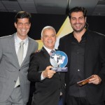 José Geraldo Filho ao lado de Ivan Bonfim, do Windsor, e Thiago Lacerda, representou a Activia Confereces na Categoria Agência de Housing