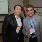 Lucio Oliveira, palestrante, e Fernando Santos, presidente da Aviesp