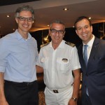 Marco Ferraz, da Clia Brasil, Giuseppe Galano, comandante da MSC, e Adrian Ursilli, da MSC Marco Ferraz, da Clia Brasil, Giuseppe Galano, comandante da MSC, e Adrian Ursilli, da MSC
