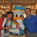Margherita Russo, da Trade Tours, com Pato Donald e Eduardo Rocha, Disney