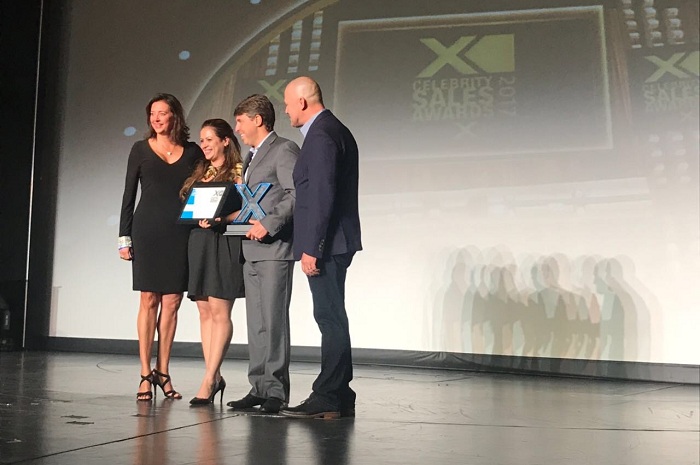 Gerente da América Latina da R11 Travel é premiada pela Celebrity Cruises 1 A executiva foi a líder da equipe de vendas para a América Latina e venceu a premiação global da cruzeirista (Foto: Divulgação)