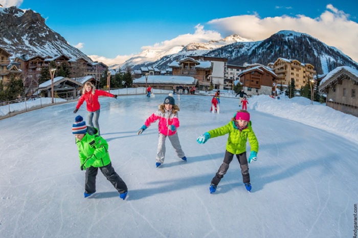 Val d´Isère, na França, abre temporada de ski 1 As crianças até 5 anos que querem esquiar terão acesso gratuito aos lifts (Foto: Divulgação)