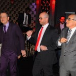 Celso Zucatelli, mestre de cerimônia, Frederico Pedreira e José Efromovich, da Avianca, dançaram no ritmo da campanha "Quem voa, ama"