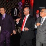 Celso Zucatelli, mestre de cerimônia, Frederico Pedreira e José Efromovich, da Avianca, descontraídos na festa de lançamento do voo para Nova York