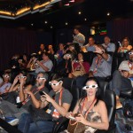 Agentes de viagens assistem a um filme em 4D uma das atrações a bordo