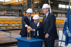 CEO da Fincantieri, Giuseppe Bono entre o CEO da MSC Cruzeiros, Gianni Onorato e Pierfrancesco Vago, Presidente Executivo da MSC Cruzeiros, na cerimônia de primeiro corte do aço do MSC Seaside. 