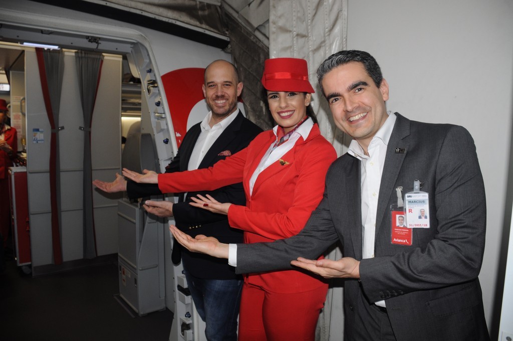 Em dia histórico, Avianca Brasil inicia operações entre São Paulo e Nova York; veja fotos 2 Frederico Pedreira, Isadora Caldas e Marcius Moreno, da Avianca, posam para as lentes do M&E