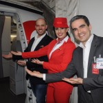 Frederico Pedreira, Isadora Caldas e Marcius Moreno, da Avianca, posam para as lentes do M&E