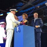 Pier Paolo Scala, capitão do MSC Seaside, Sophia Loren, madrinha da MSC, e Pierfrancesco Vago, presidente-executivo da MSC, no corte da fita