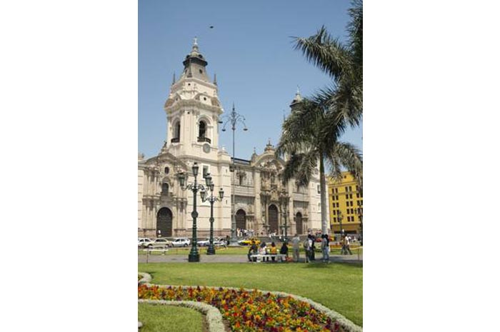 Cerca de 85% dos brasileiros que visitam o Peru procuram atrativos culturais e religiosos 1 Peru conta com grandes atrativos para peregrinos ou para quem quer apenas conhecer lugares que abrigam templos e centros voltados para a prática da fé.