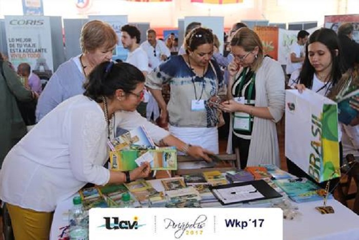 Embratur participa de feira no Uruguai 1 O estande da Embratur durante a UAVI oferece material para os agentes de viagens do Uruguai (Foto: Divulgação)