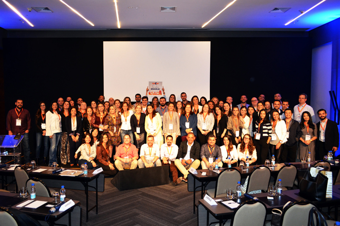 Flytour Business Travel promoveu 61 horas de capacitação para cada colaborador Evento homenageou colaboradores com mais de 20 anos de experiência profissional na Flytour