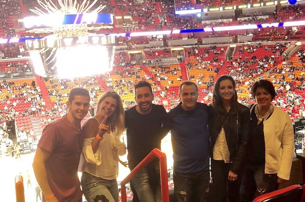 O grupo foi convidado para assistir um jogo de basquete da NBA, entre Miami Heat e Los Angeles Clippers, na American Airlines Arena.