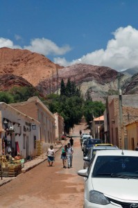 Centro Histórico de Humanarca e ao fundo uma parte da famosa Montanha das sete cores