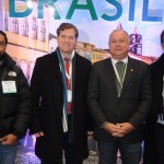 José Antonio e Marx Beltrão, do MTur, Paulo Azi, presidente da Comissão de Turismo da Câmara, e Vinicius Lummertz, presidente da Embratur