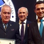Prêmio Sílvia Zorzanello homenageou Salvador Alves Dias, com José Santiago, do Grupo Excelencias, e Eduardo Zorzanello