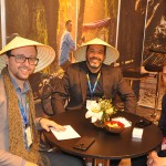 Roberto Sanches e Jorge Souza, da Orinter, com Luciano Centolanza, da Asia Exotica Travel