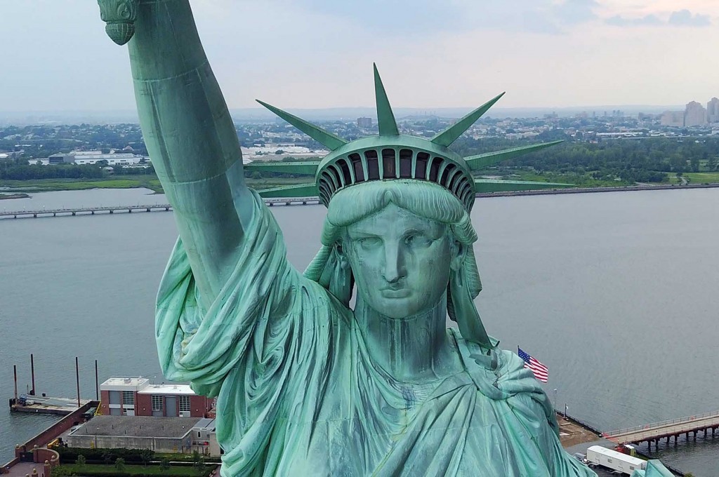 Estátua da Liberdade volta a abrir após paralisação do governo americano Governador