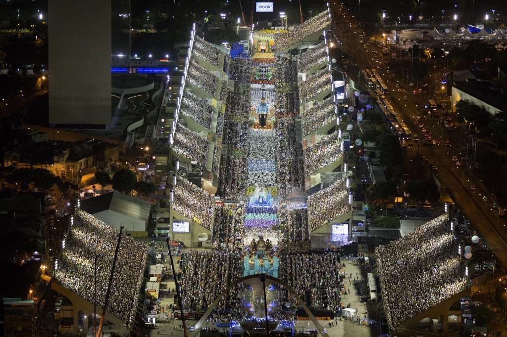 Desfile das escolas de samba é o ponto alto do carnaval carioca