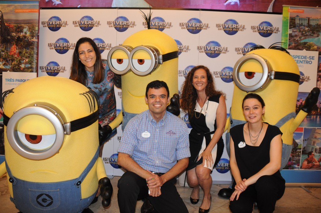 Gabriella Cavalheiro, Renato Gonçalves e Juliana Mesanelli, da Universal, com Jane Terra, do Visit