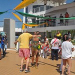 Passageiros aprendem a sambar com os integrantes da Império da Vila Passageiros aprendem a sambar com os integrantes da Império da Vila