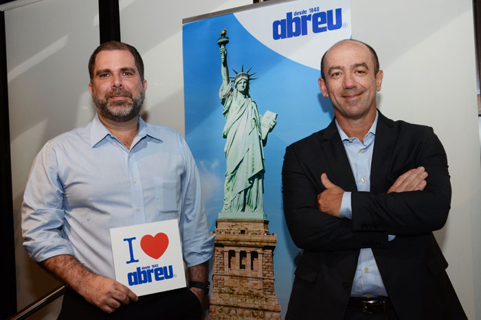 Abreu apresenta novos produtos para 2018 1 Sérgio Vianna e Ronnie Correa, gerente Comercial e diretor Geral da Abreu no Brasil