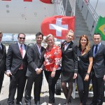 Tal Muscal, Annette Taeuber, Marian Maletti e Stef Vasic, do Grupo Lufthansa, com comissários da Swiss e João Pita, do GRU Airport
